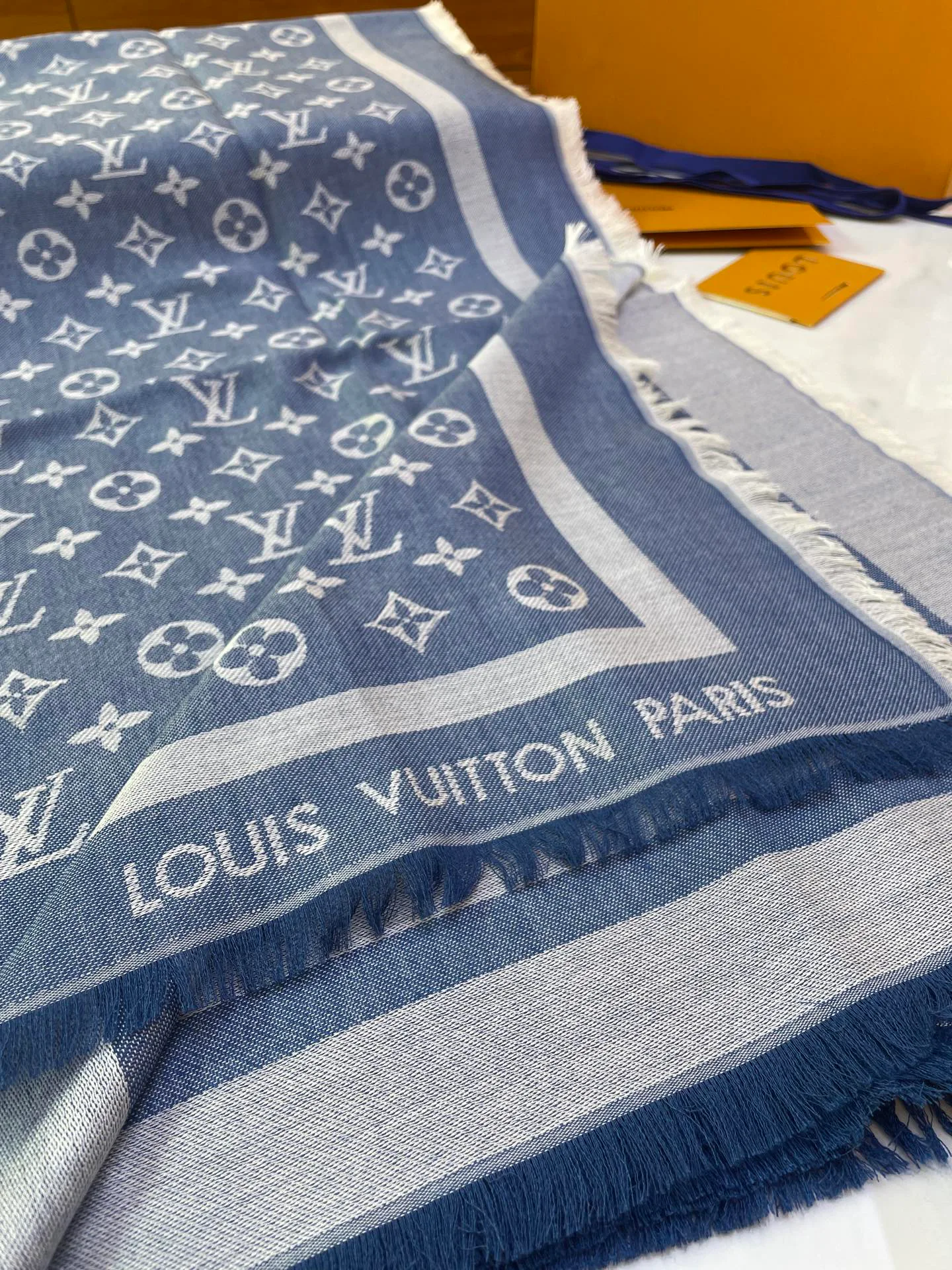Scarves LOUIS VUITTON 17928310