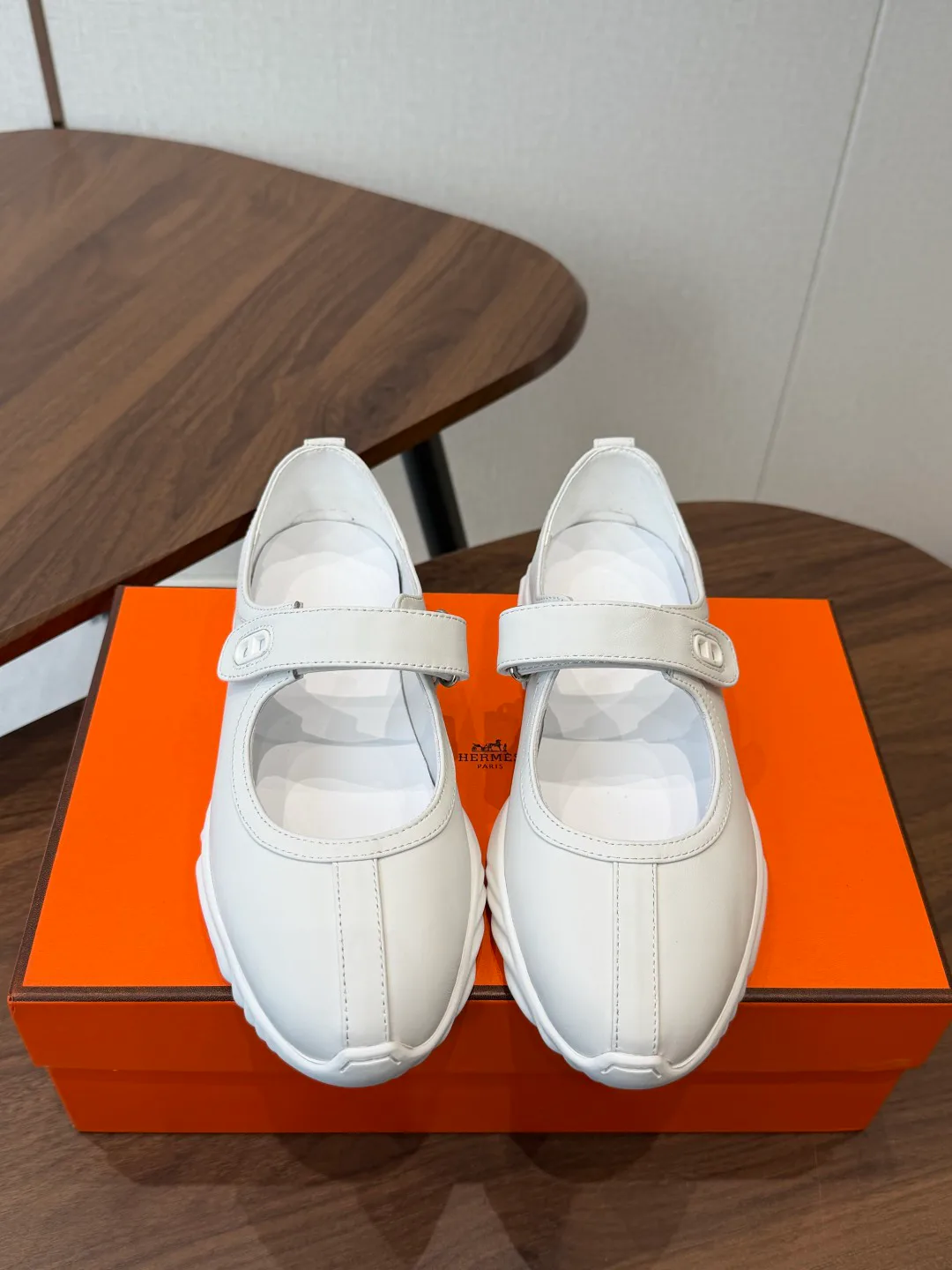 Кроссовки Женские Hermes 18687392