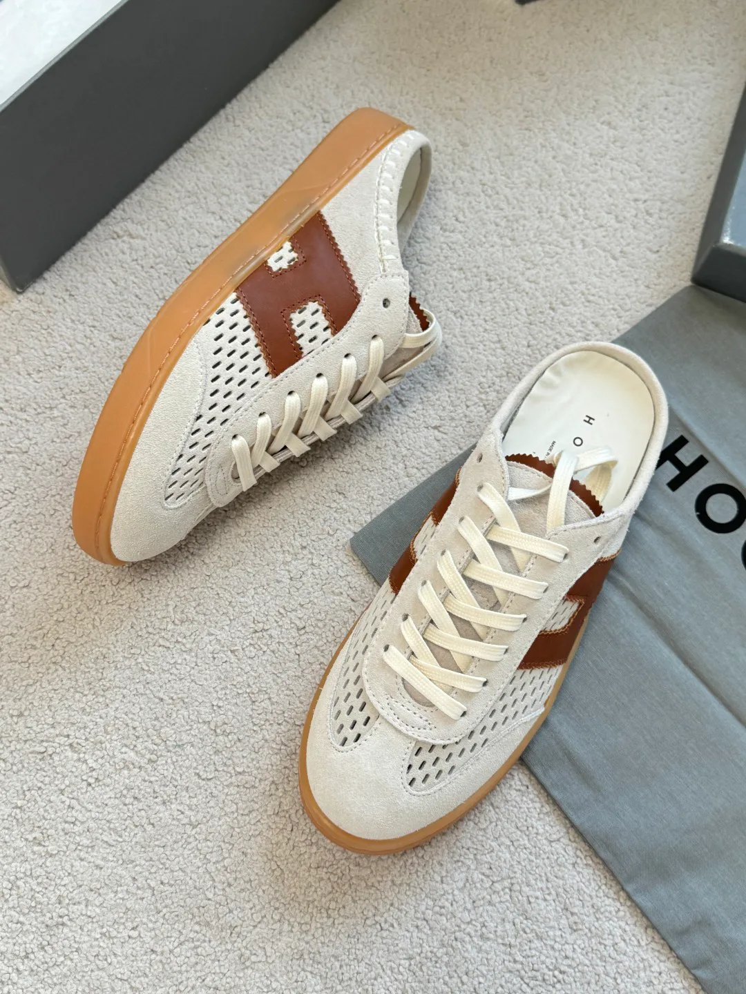Women's Sneakers HOGAN 17698136