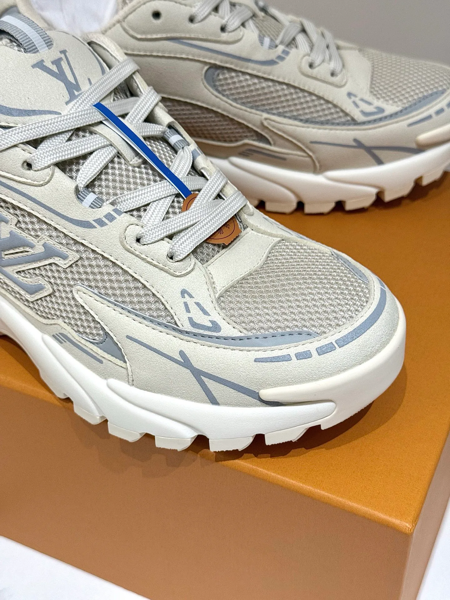 Women's Sneakers LOUIS VUITTON 17872793