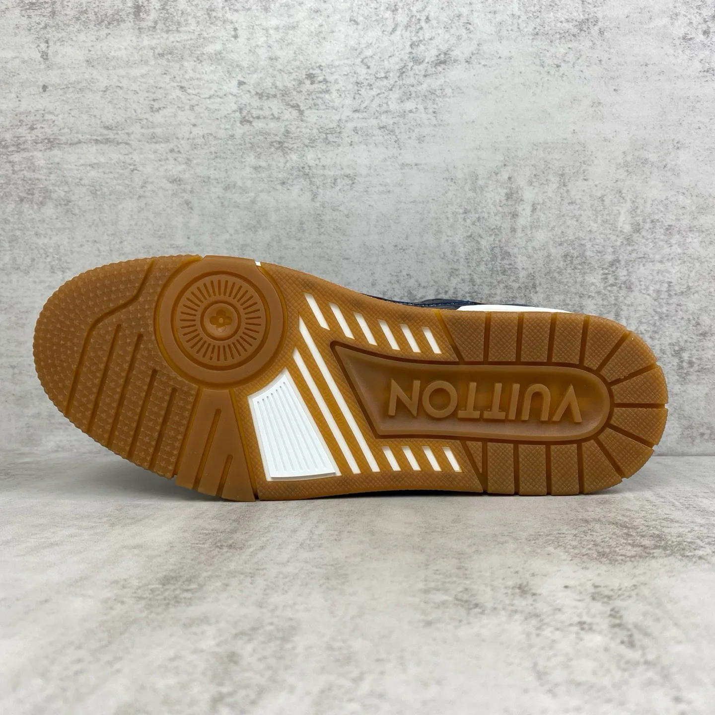 Women's Sneakers LOUIS VUITTON 17961749