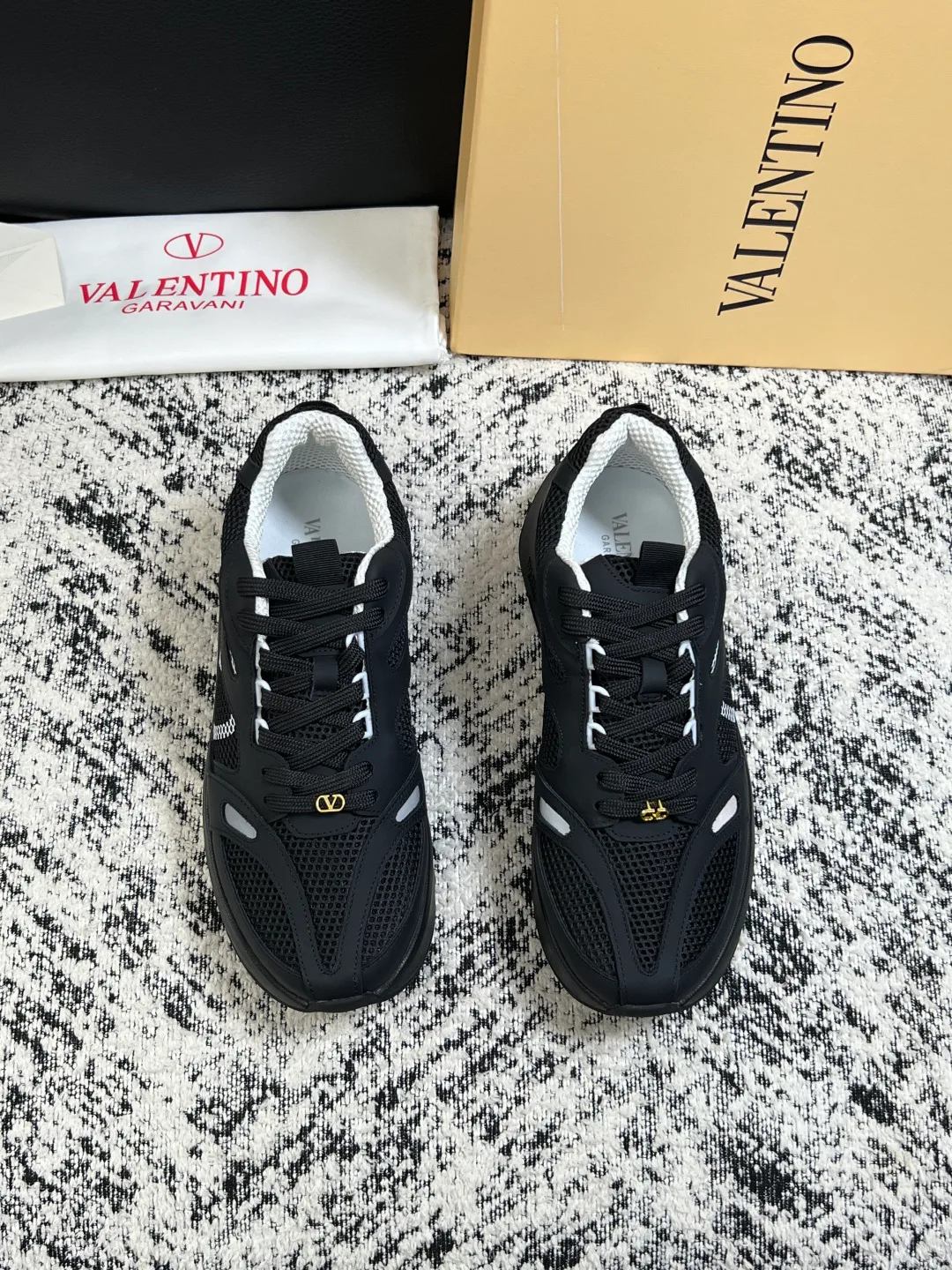 Men's Sneakers VALENTINO 17429899