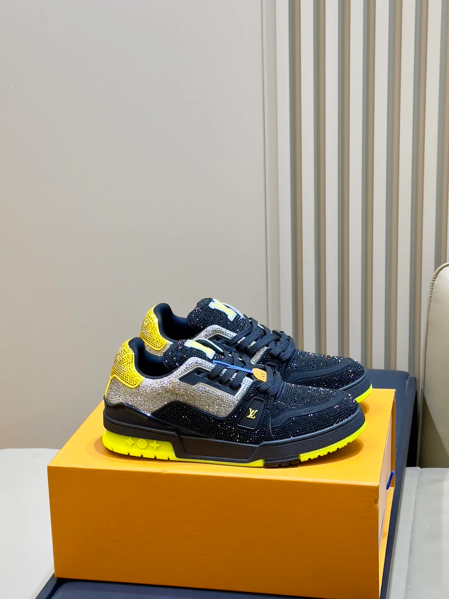 Women's Sneakers LOUIS VUITTON 18073554