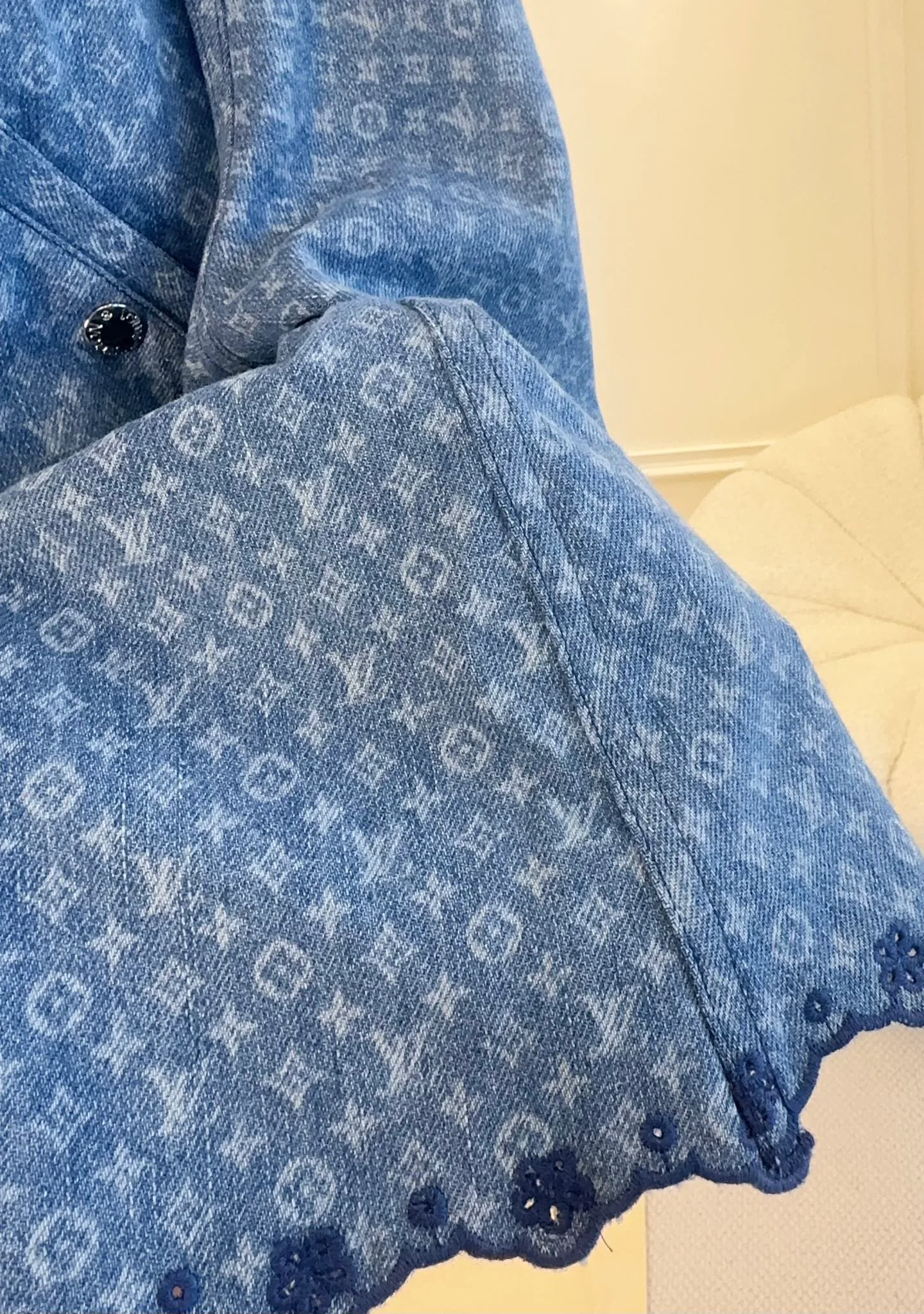 Women's Jackets And Down Jackets LOUIS VUITTON 18405498