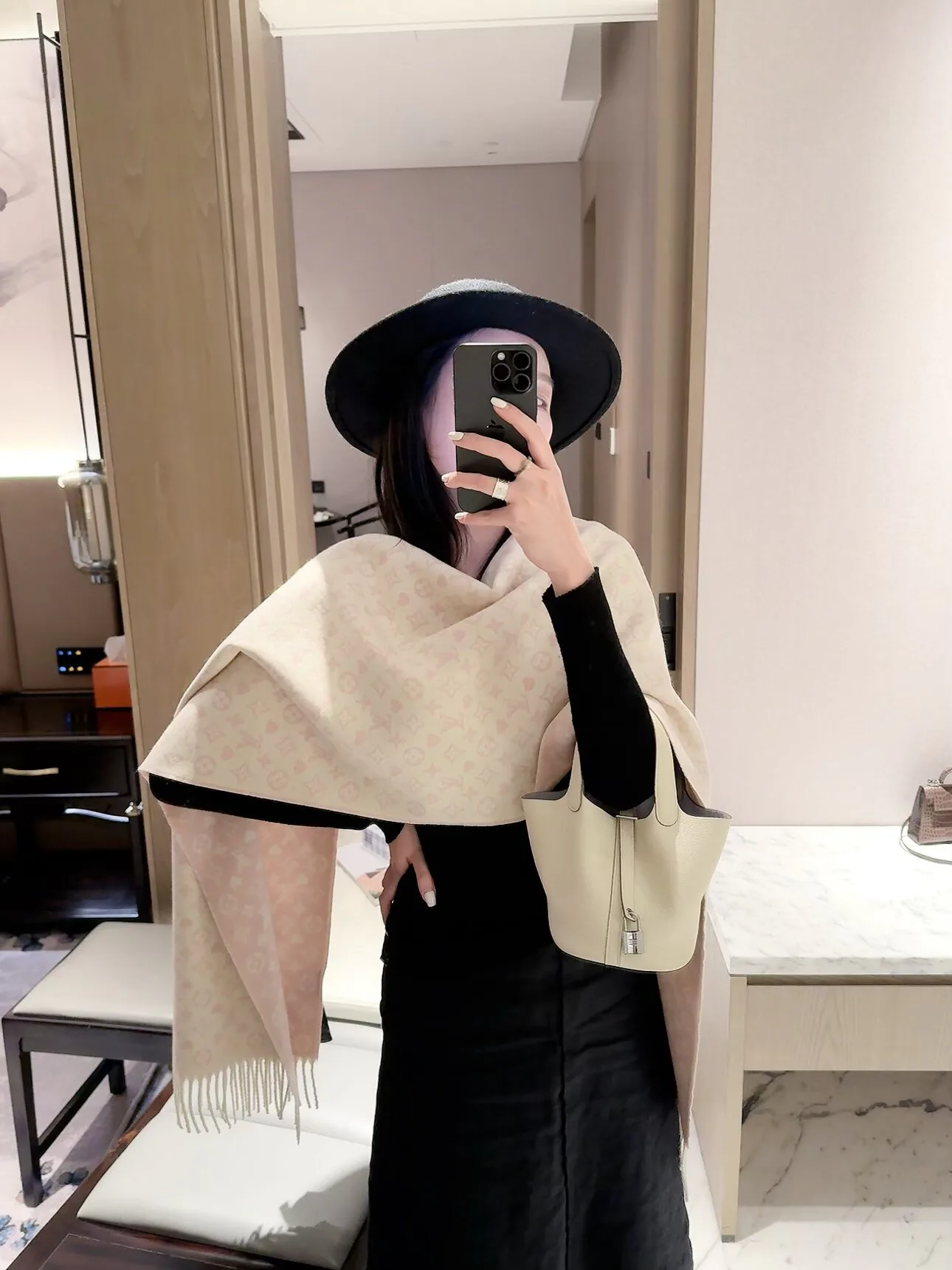 Scarves LOUIS VUITTON 18450153
