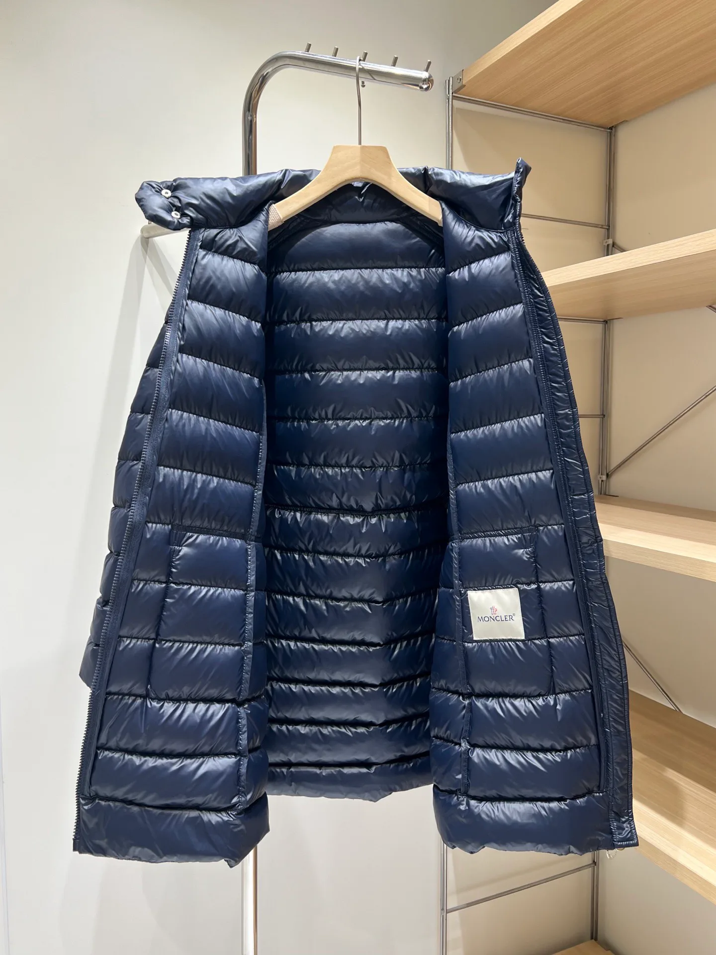 Women's Jackets And Down Jackets MONCLER 18284058