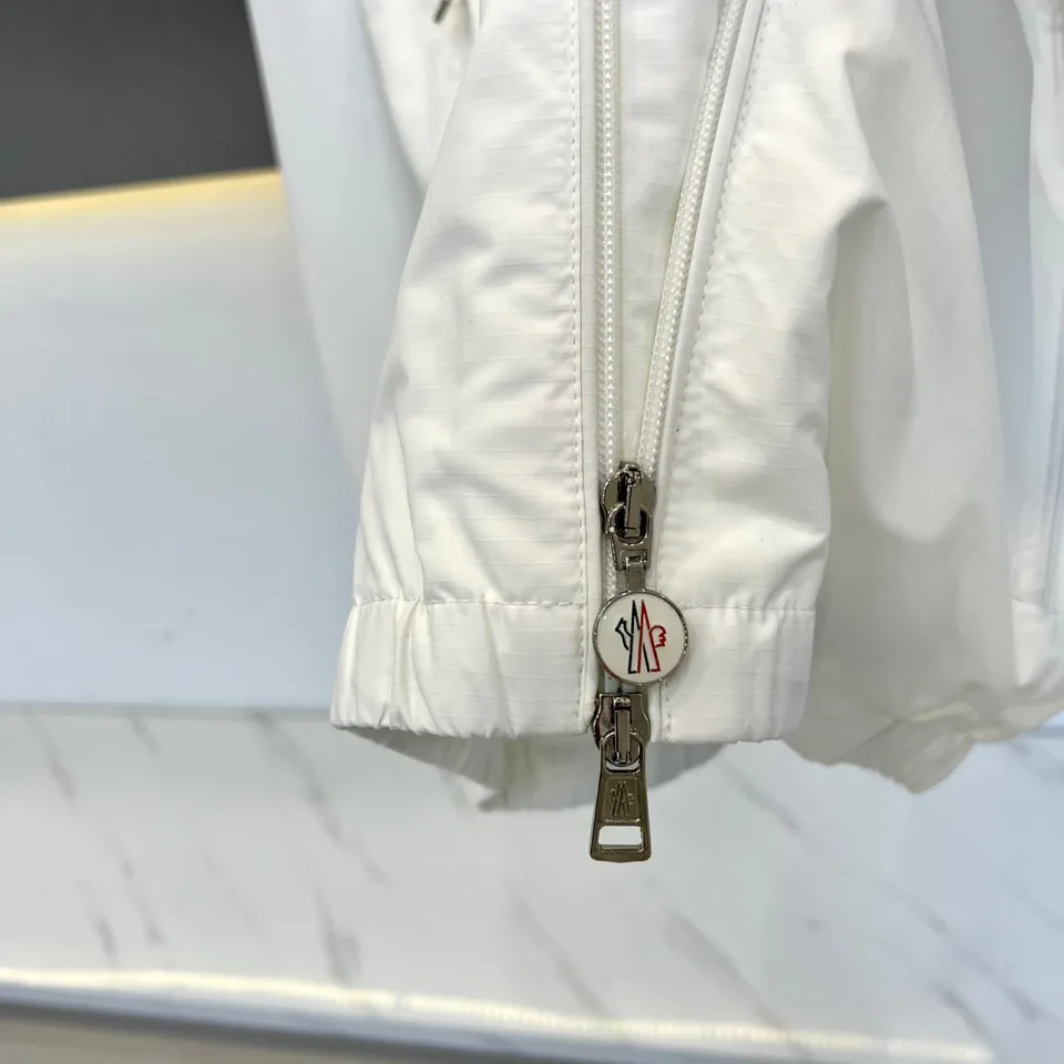 Men's Jackets And Down Jackets MONCLER 18416826
