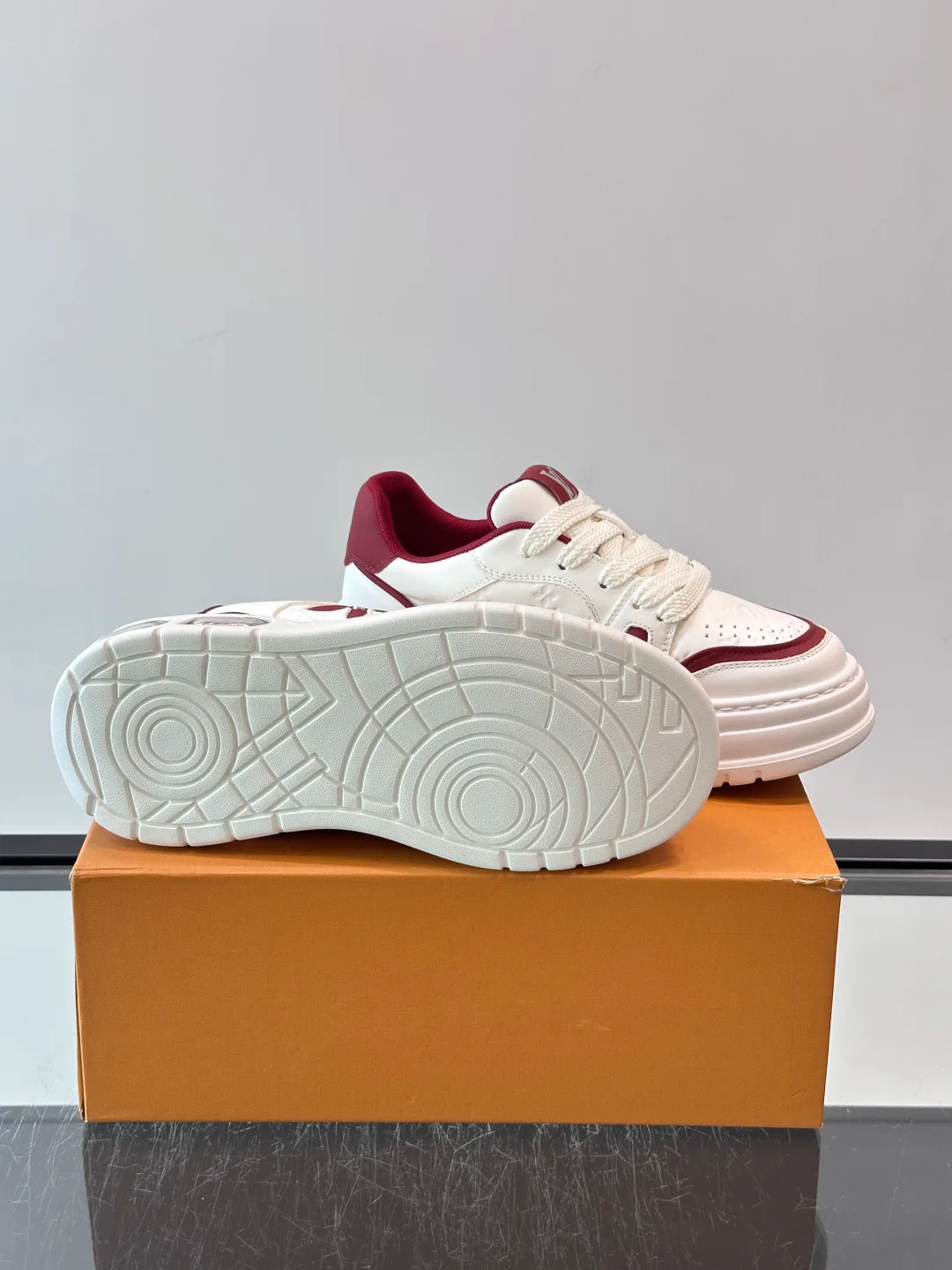 Men's Sneakers LOUIS VUITTON 18500678