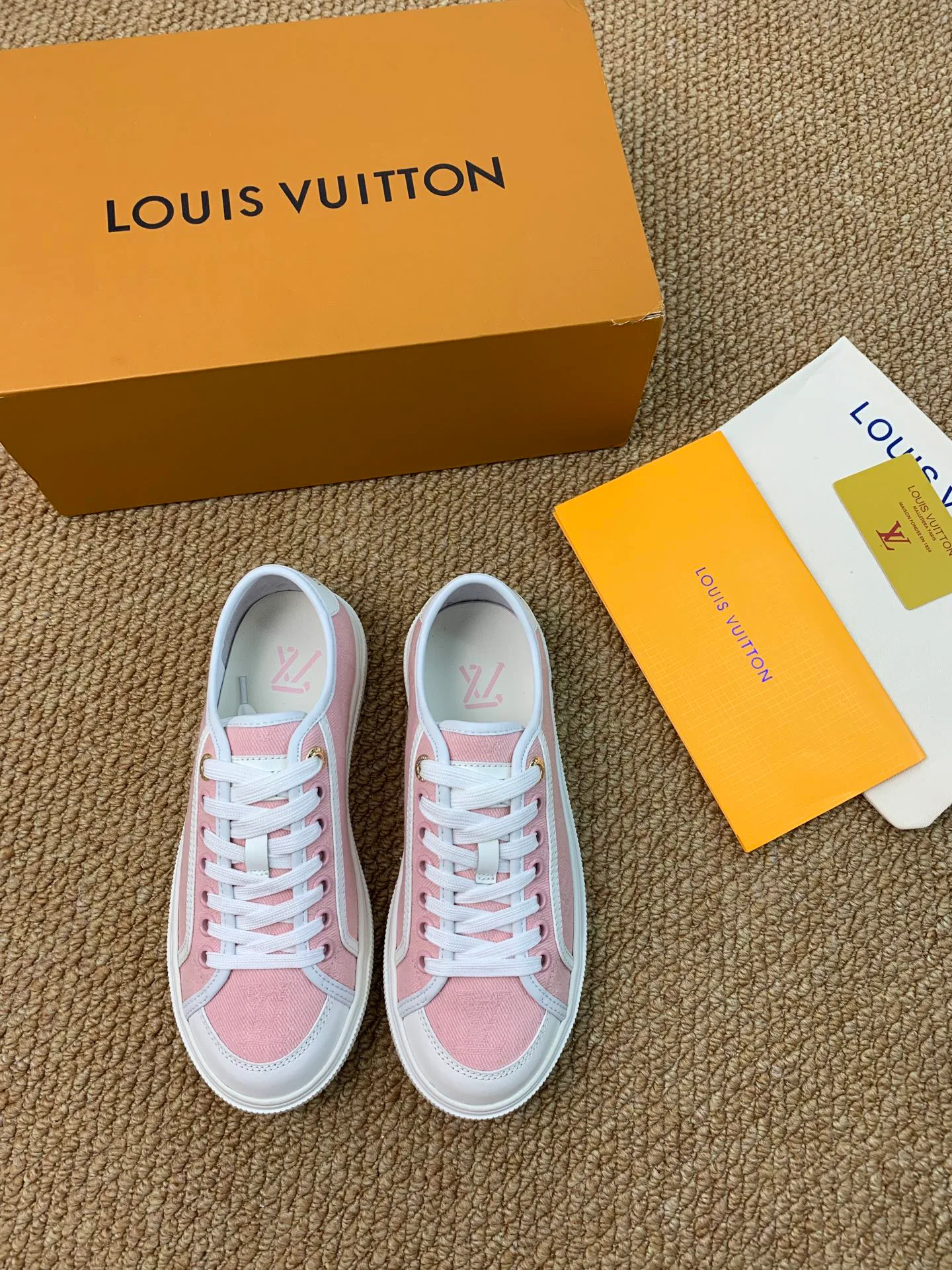 Women's Sneakers LOUIS VUITTON 17545206