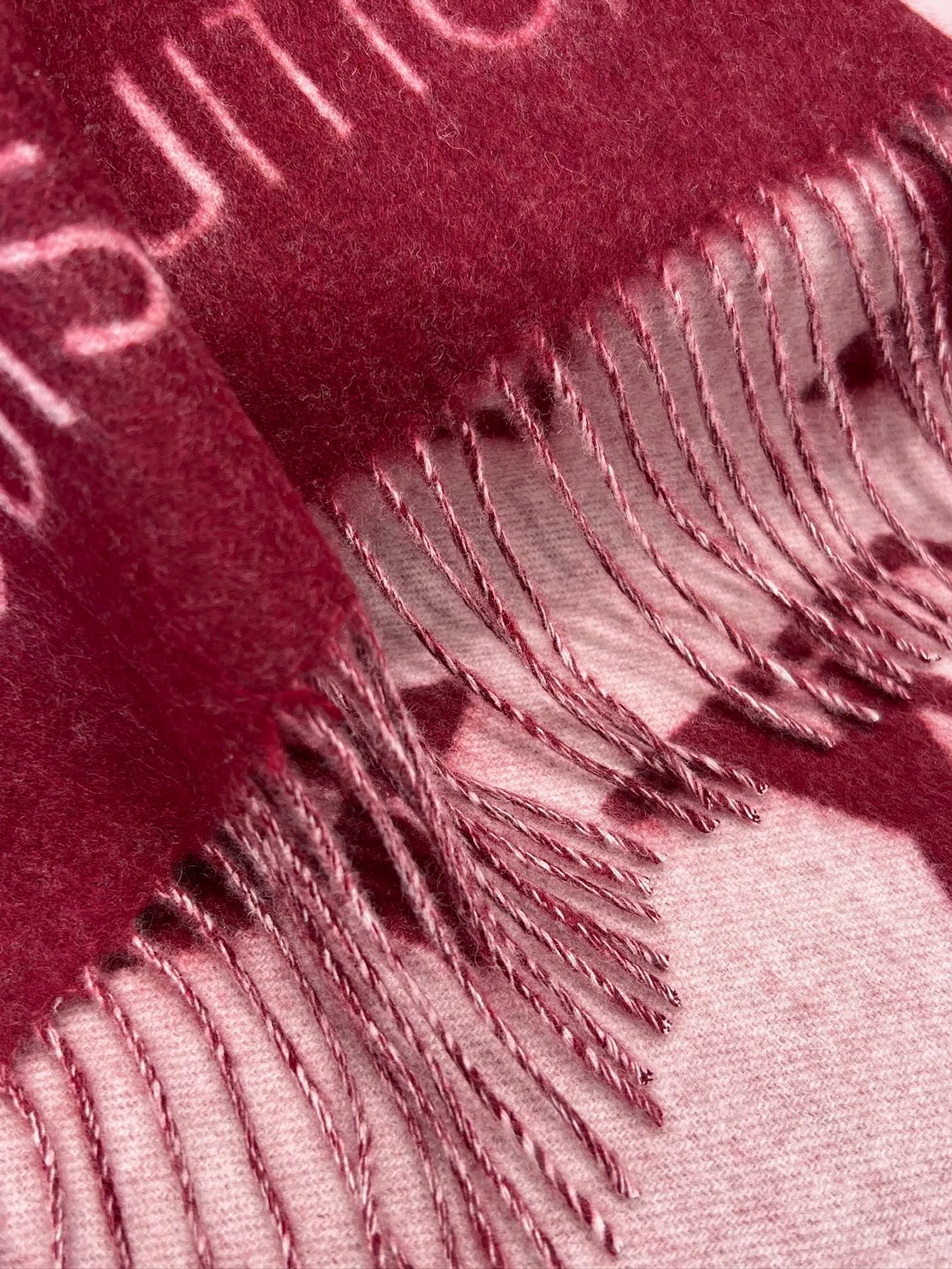 Scarves LOUIS VUITTON 18210446