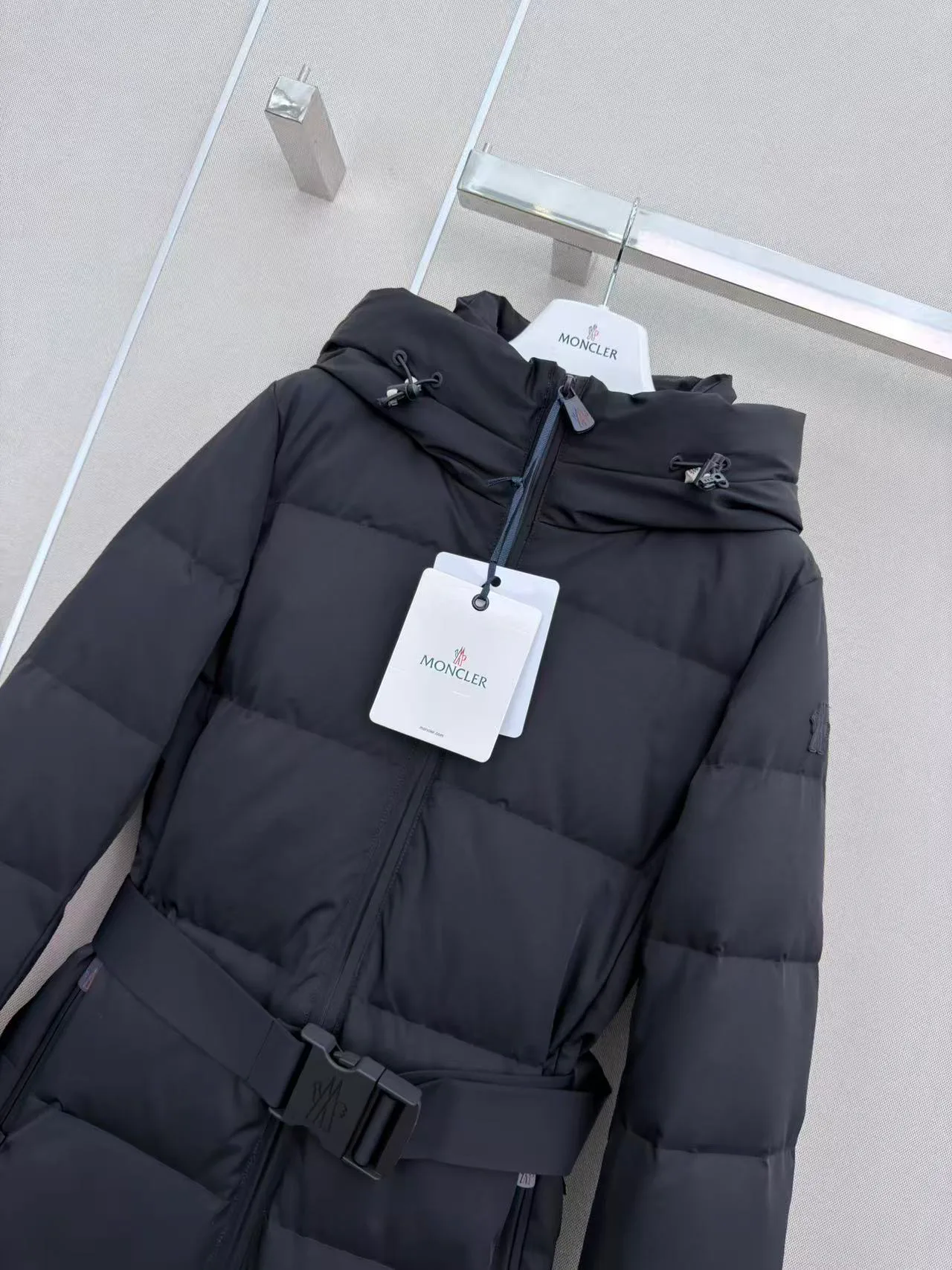 Women's Jackets And Down Jackets MONCLER 18402391