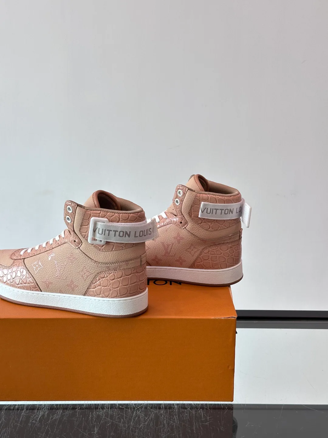 Men's Sneakers LOUIS VUITTON 18400604