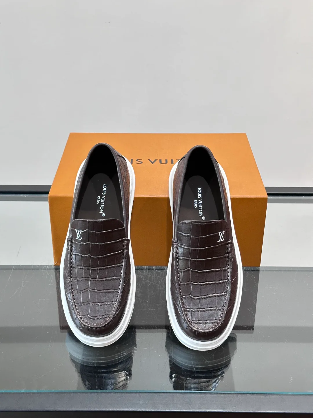 Men's Loafers And Dress Shoes LOUIS VUITTON 17806106