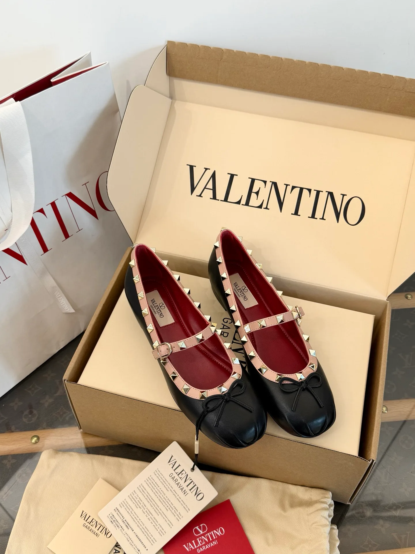 Women's Ballet Flats VALENTINO 18133415