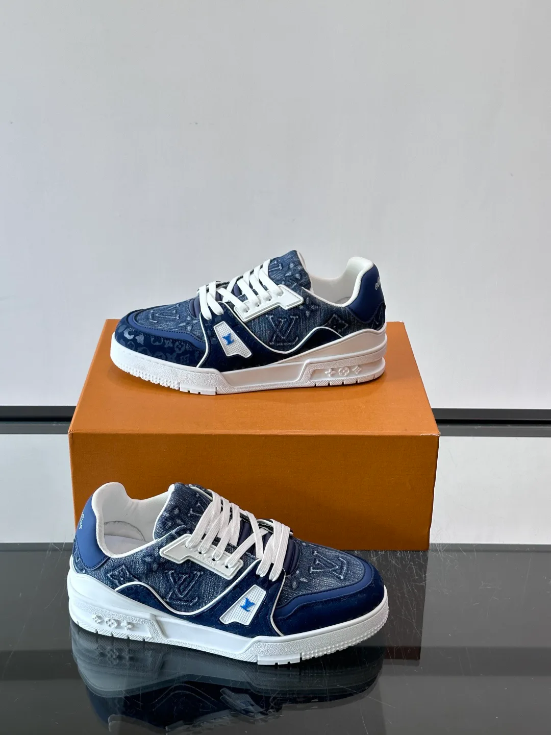 Men's Sneakers LOUIS VUITTON 17466867