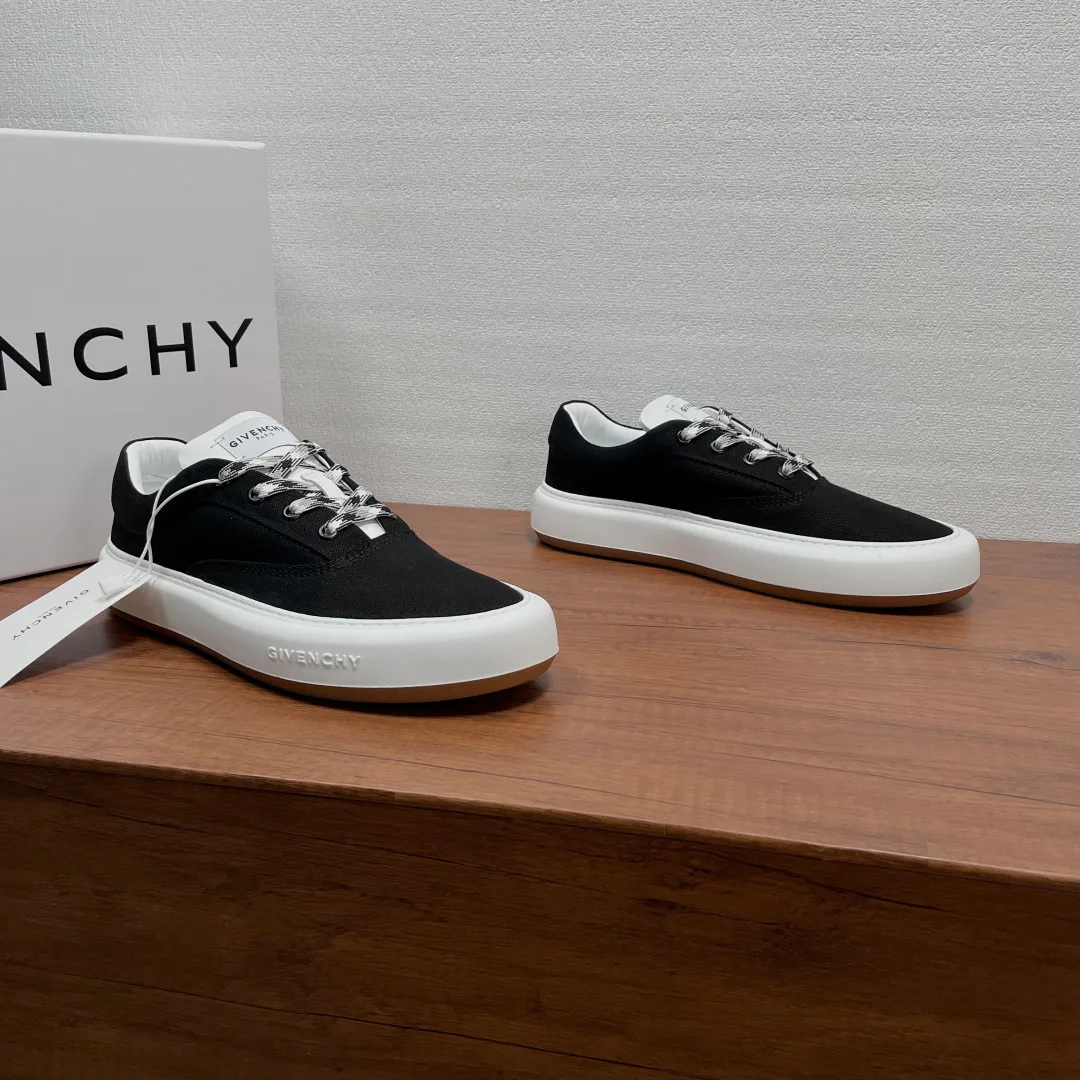 Кроссовки Мужские Givenchy 18597346