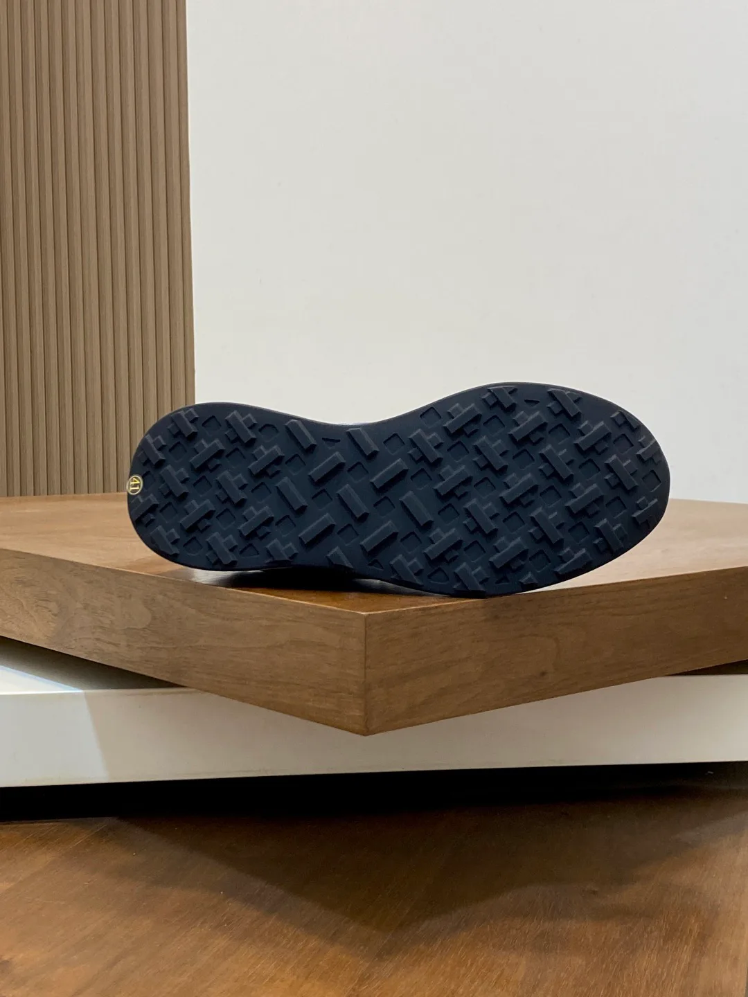 Men's Sneakers LOUIS VUITTON 18274588