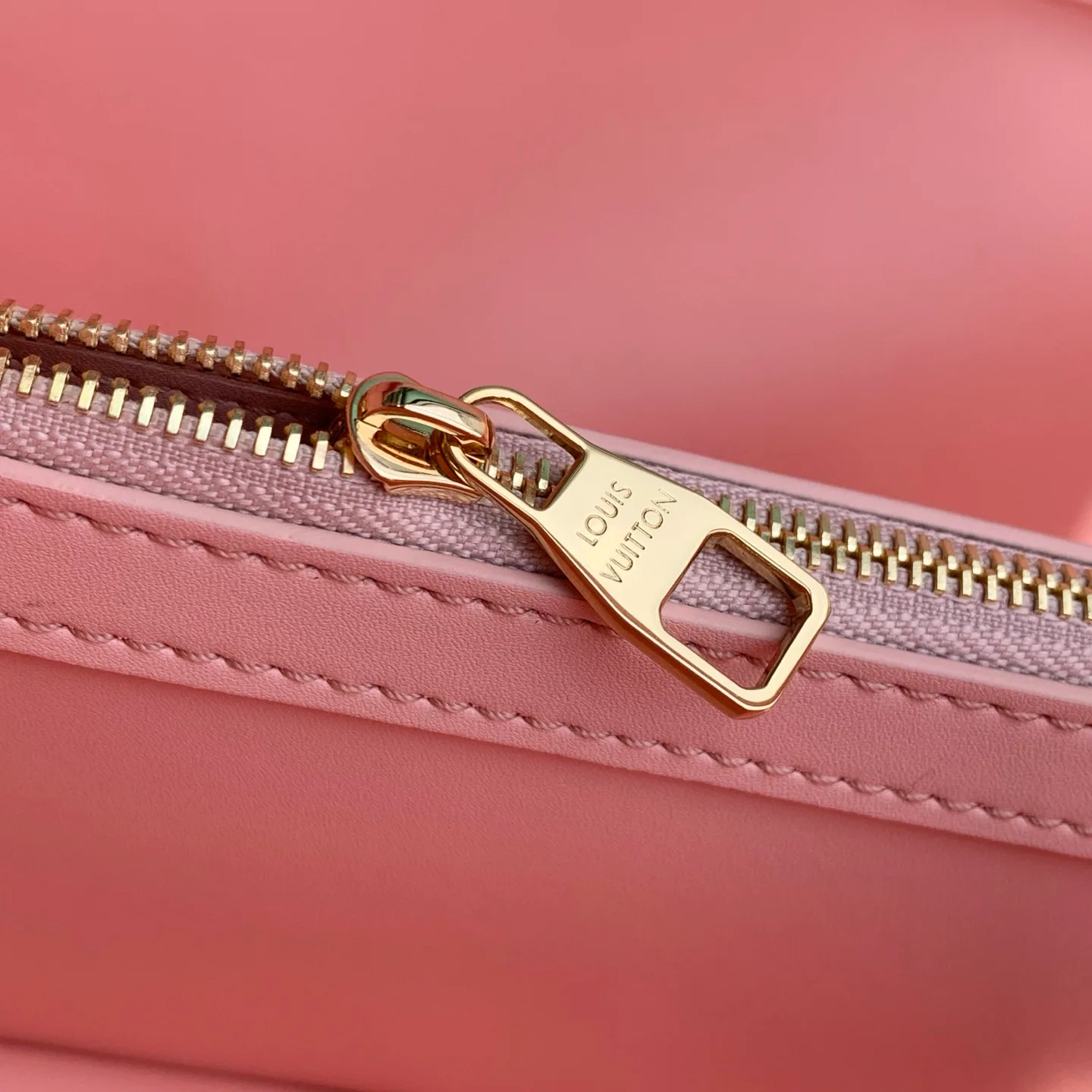 Women's Classic Handbags LOUIS VUITTON 18147579