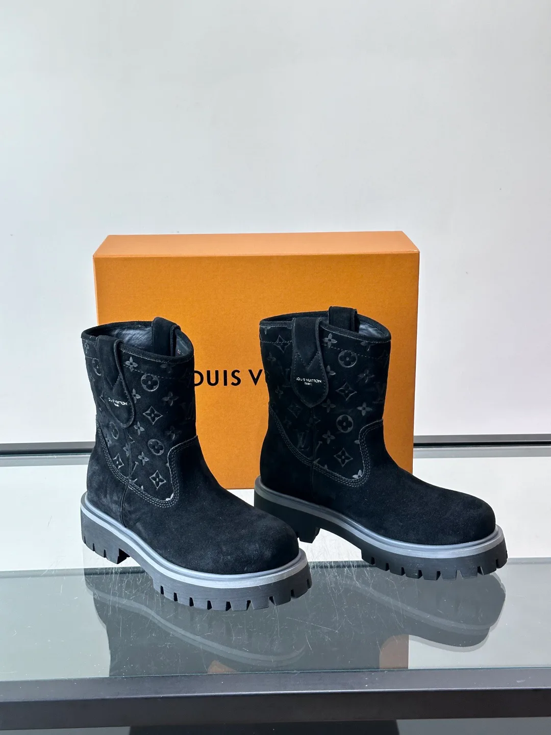 Men's Ankle Boots LOUIS VUITTON 18102793
