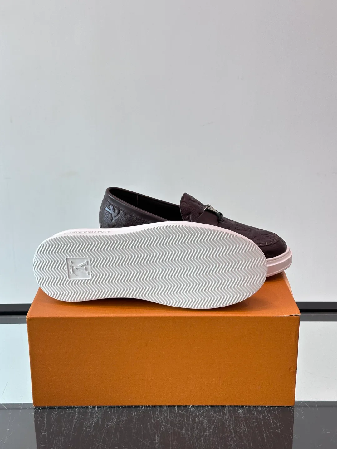 Men's Loafers And Dress Shoes LOUIS VUITTON 18400587