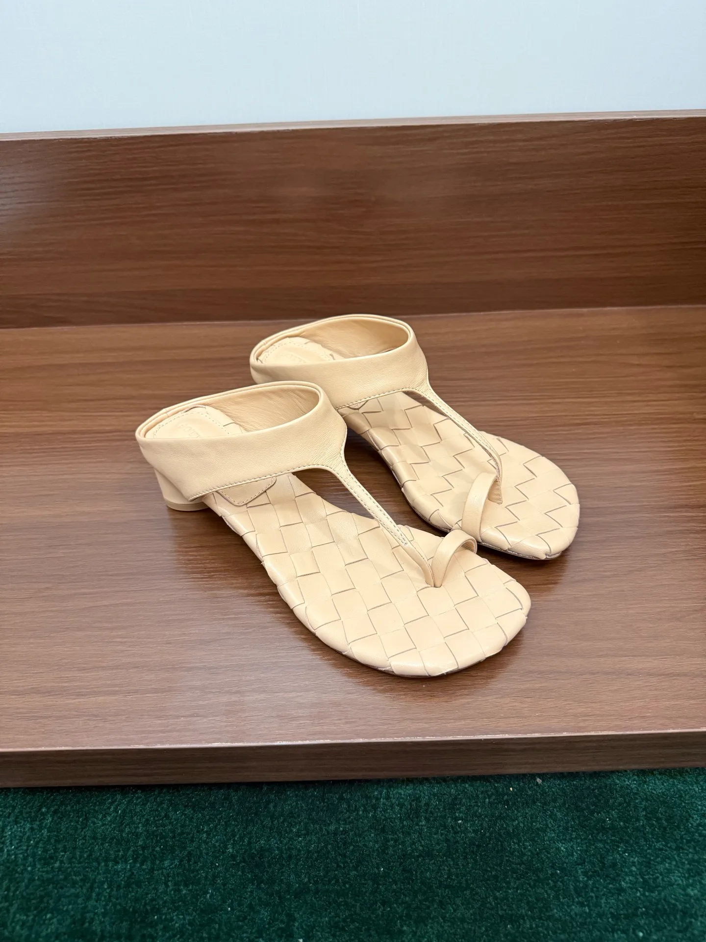 Women's Flip-Flops BOTTEGA VENETA 17386151
