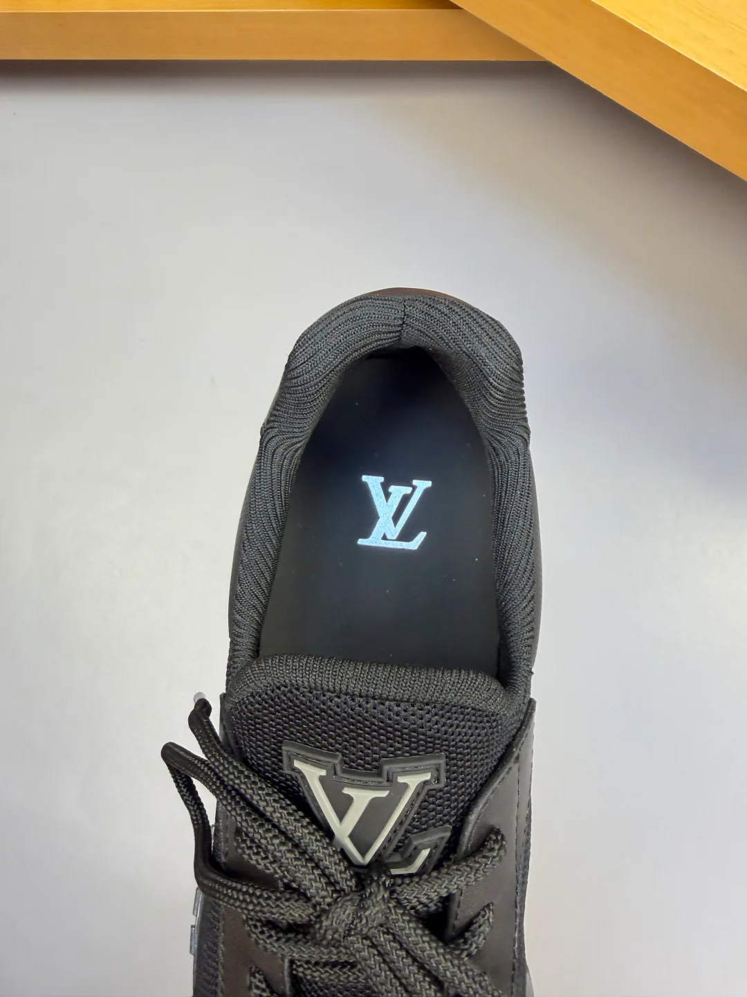 Men's Sneakers LOUIS VUITTON 17955084