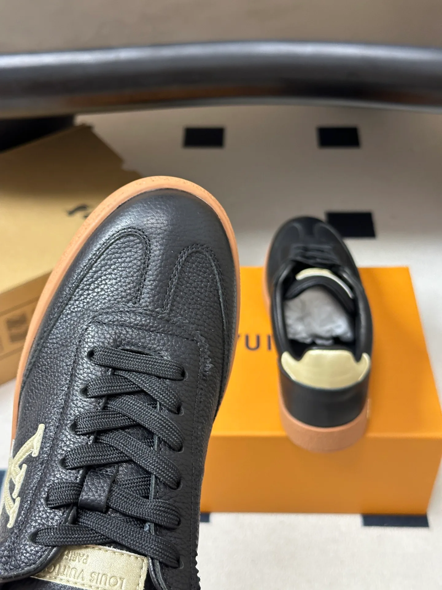 Women's Sneakers LOUIS VUITTON 18340951