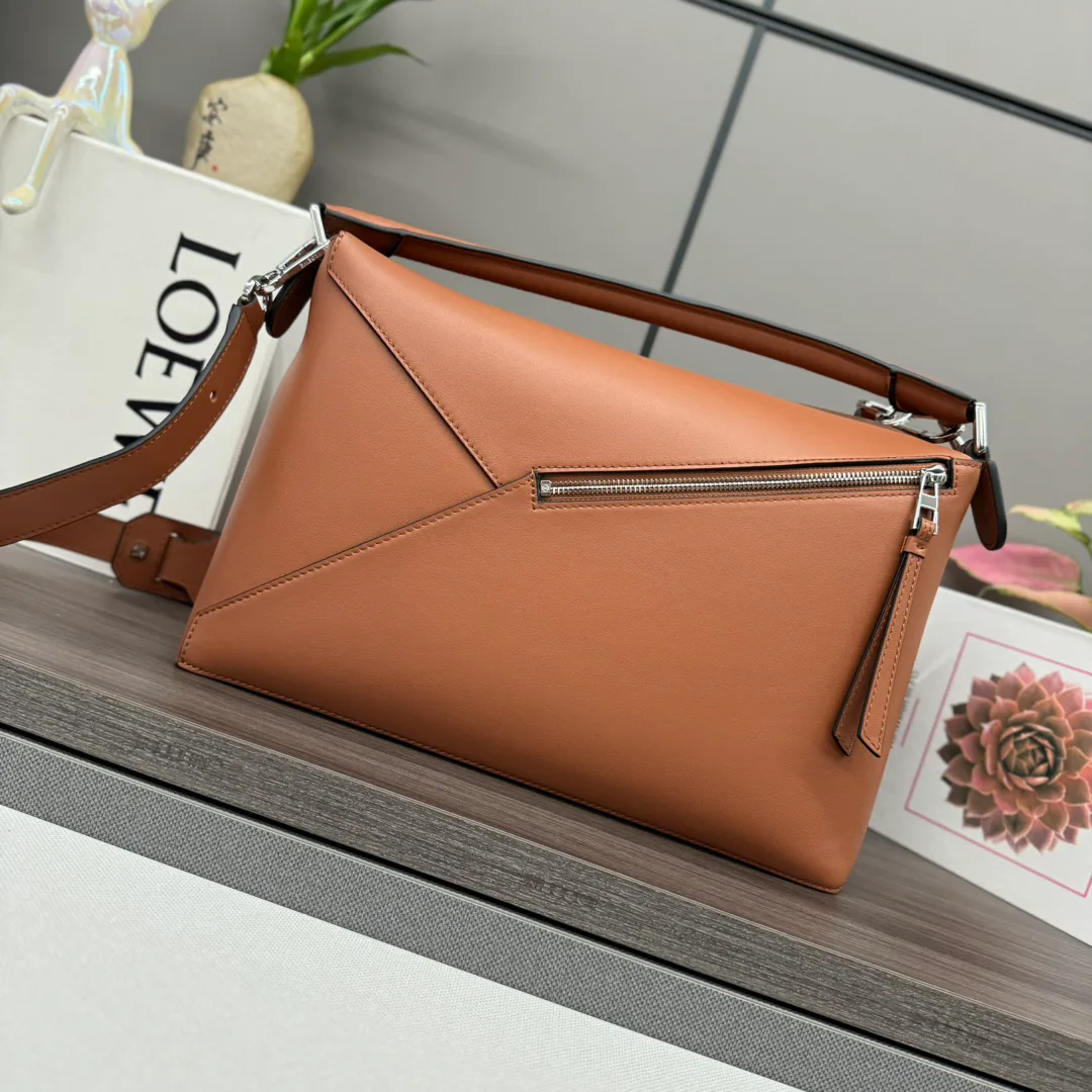Women's Classic Handbags LOEWE 18030373