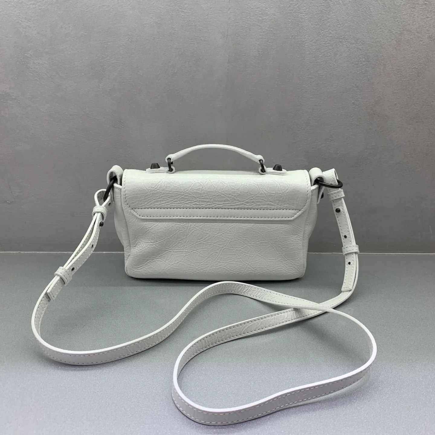 Классические Сумки Женские Balenciaga 18608476