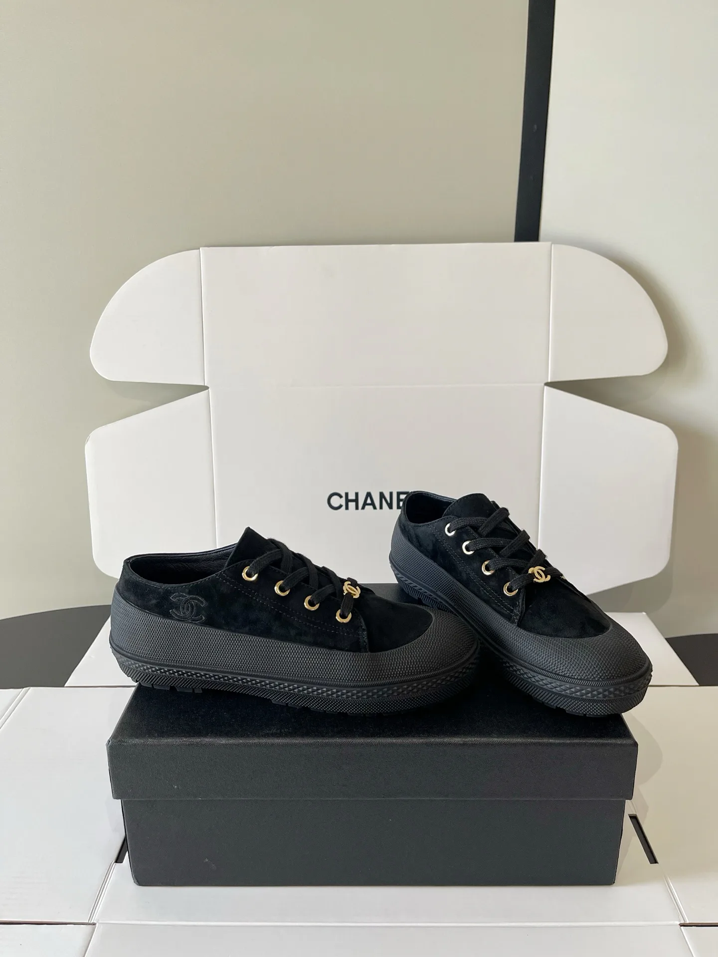 Women's Sneakers CHANEL 18437965
