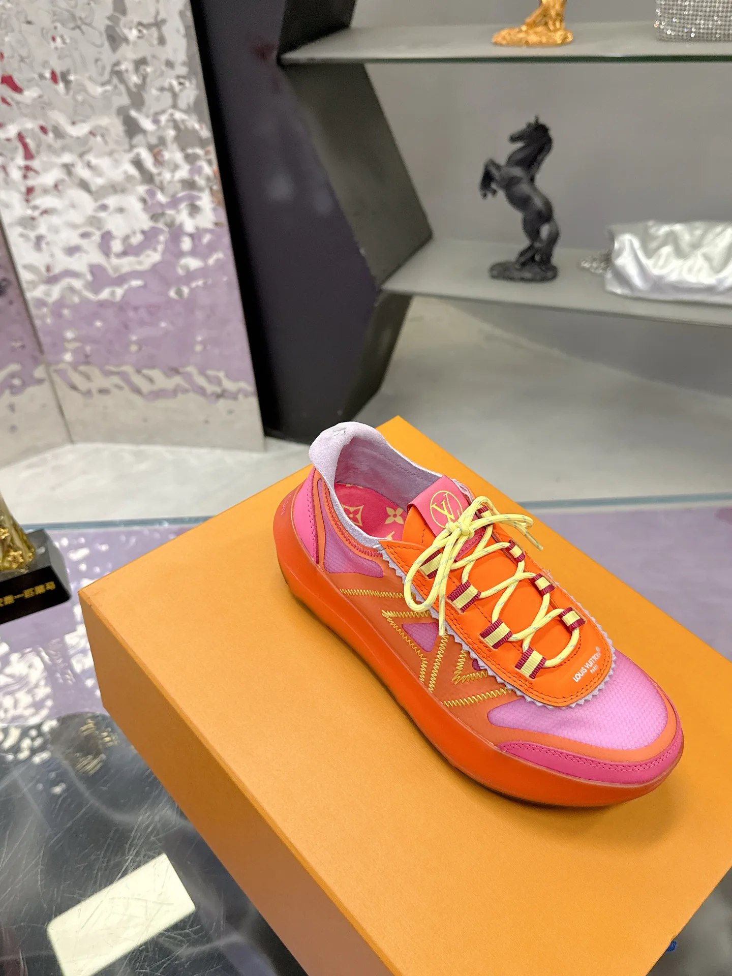 Women's Sneakers LOUIS VUITTON 17368531