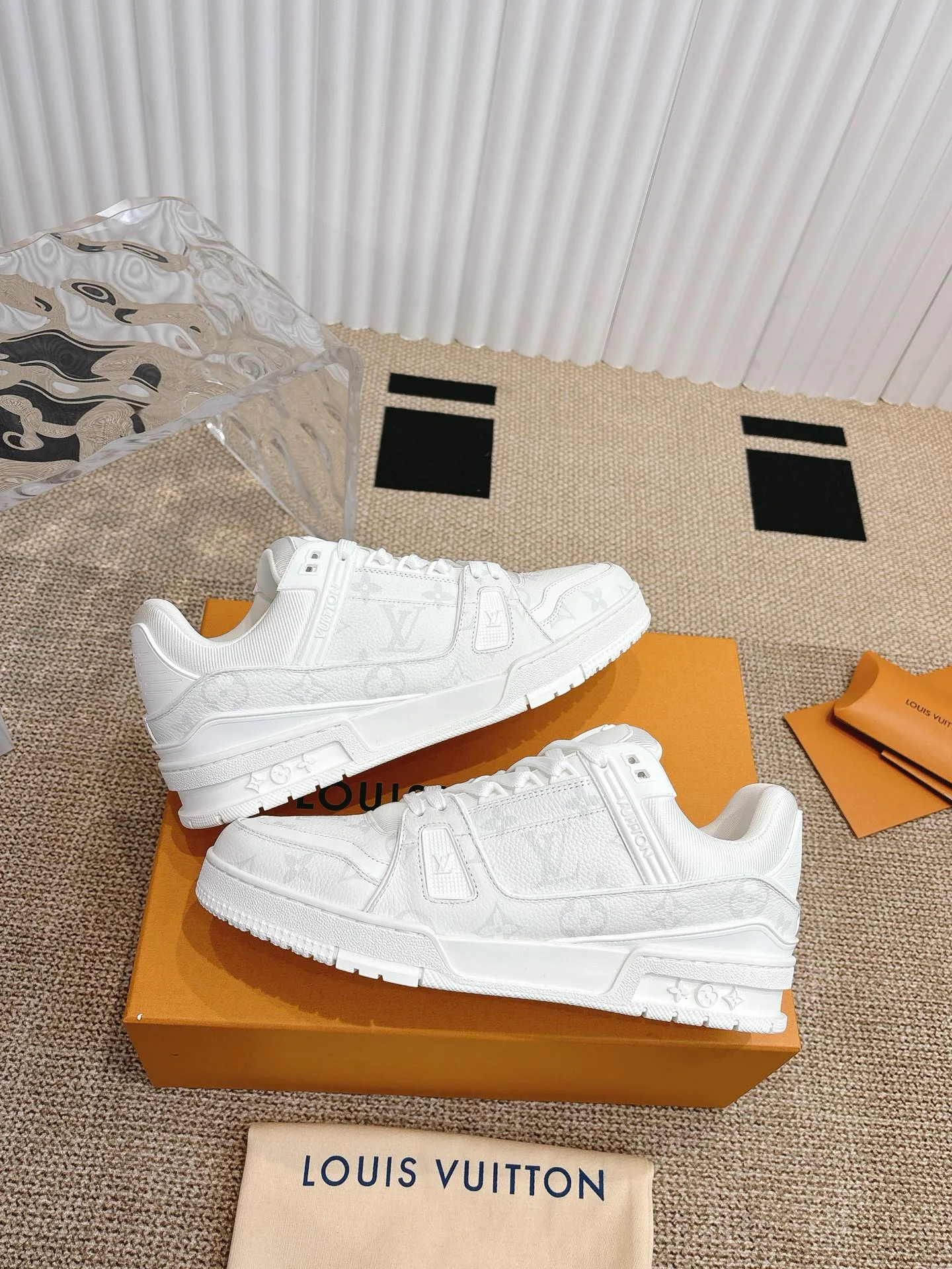 Women's Sneakers LOUIS VUITTON 18324768