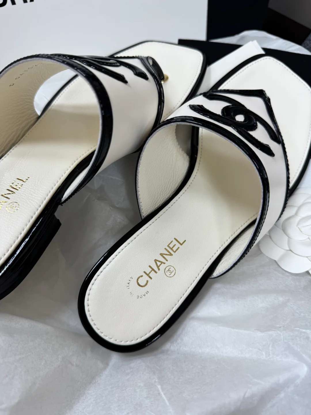 Women's Flip-Flops CHANEL 17860411
