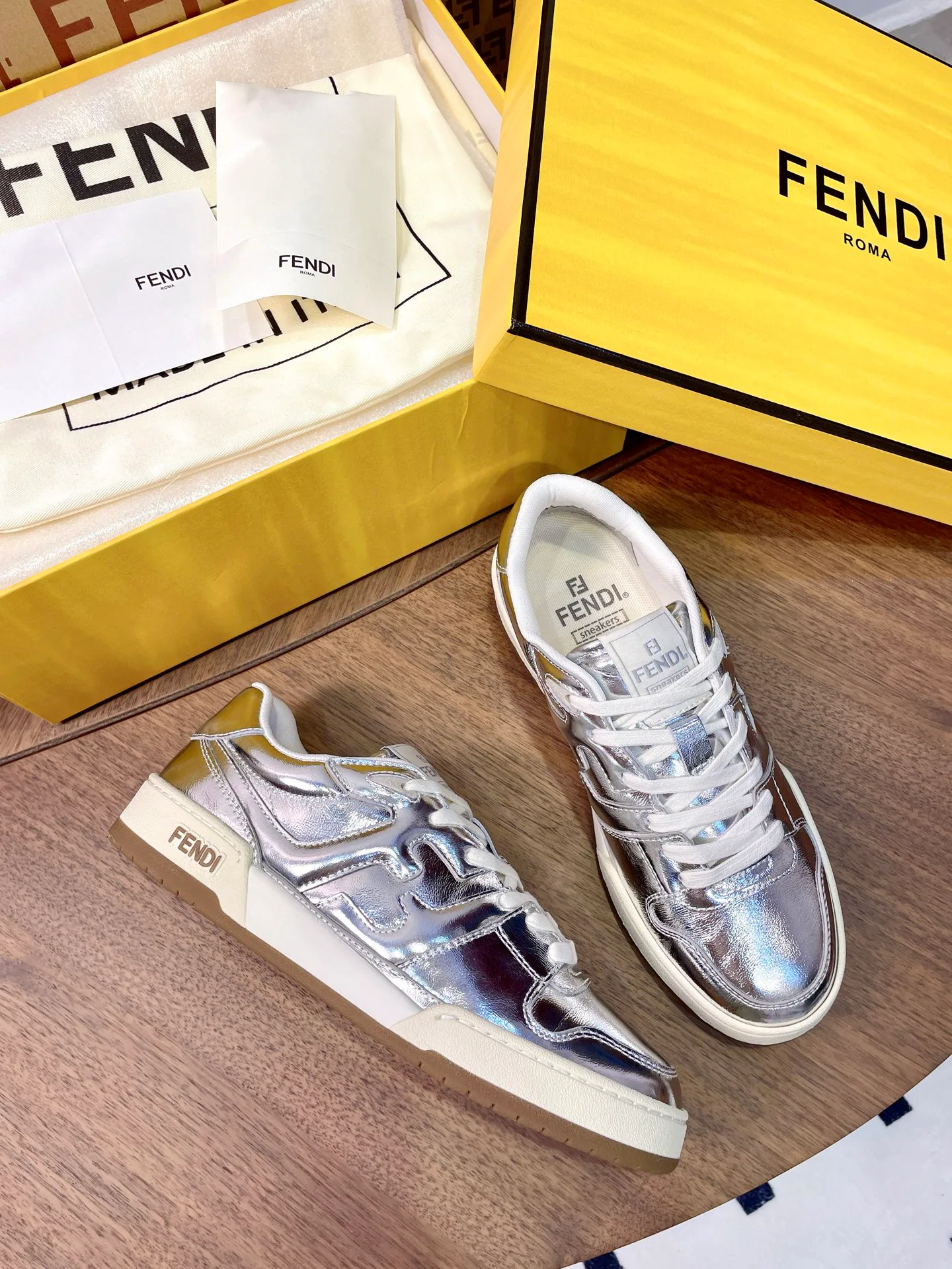 Women's Sneakers FENDI 17957326