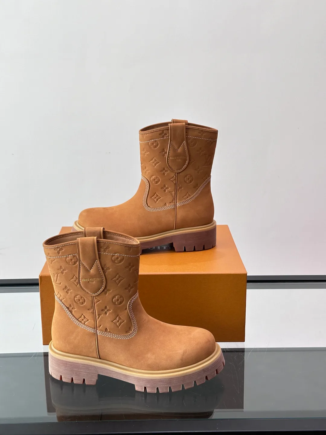 Men's Ankle Boots LOUIS VUITTON 18102786