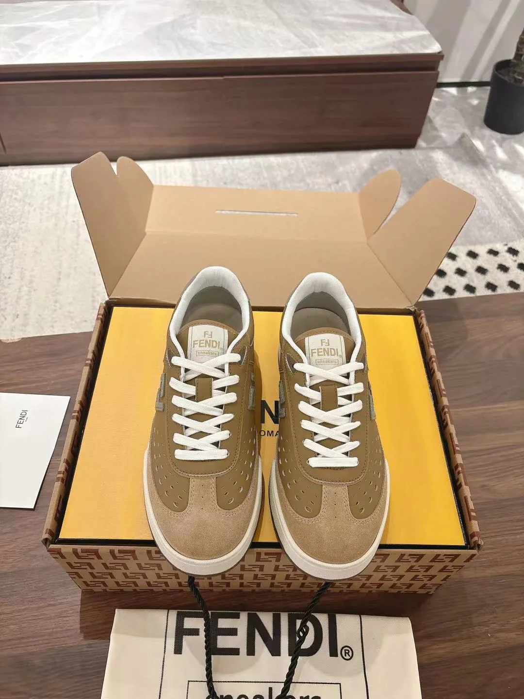 Women's Sneakers FENDI 18219516