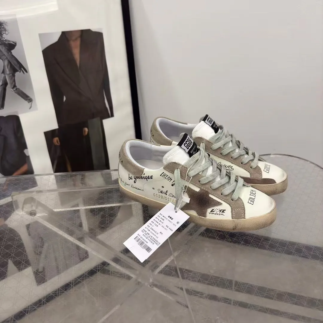 Women's Sneakers GOLDEN GOOSE 18265593
