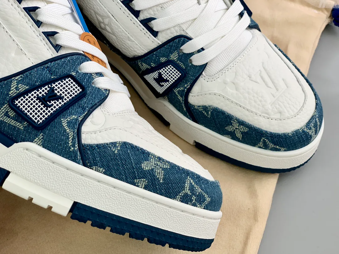 Women's Sneakers LOUIS VUITTON 18014125
