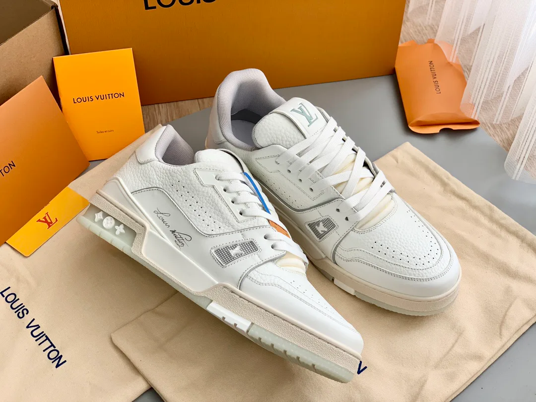 Women's Sneakers LOUIS VUITTON 18014139
