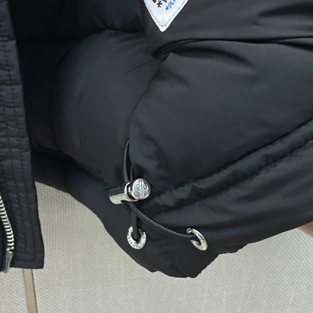 Women's Jackets And Down Jackets MONCLER 18489458