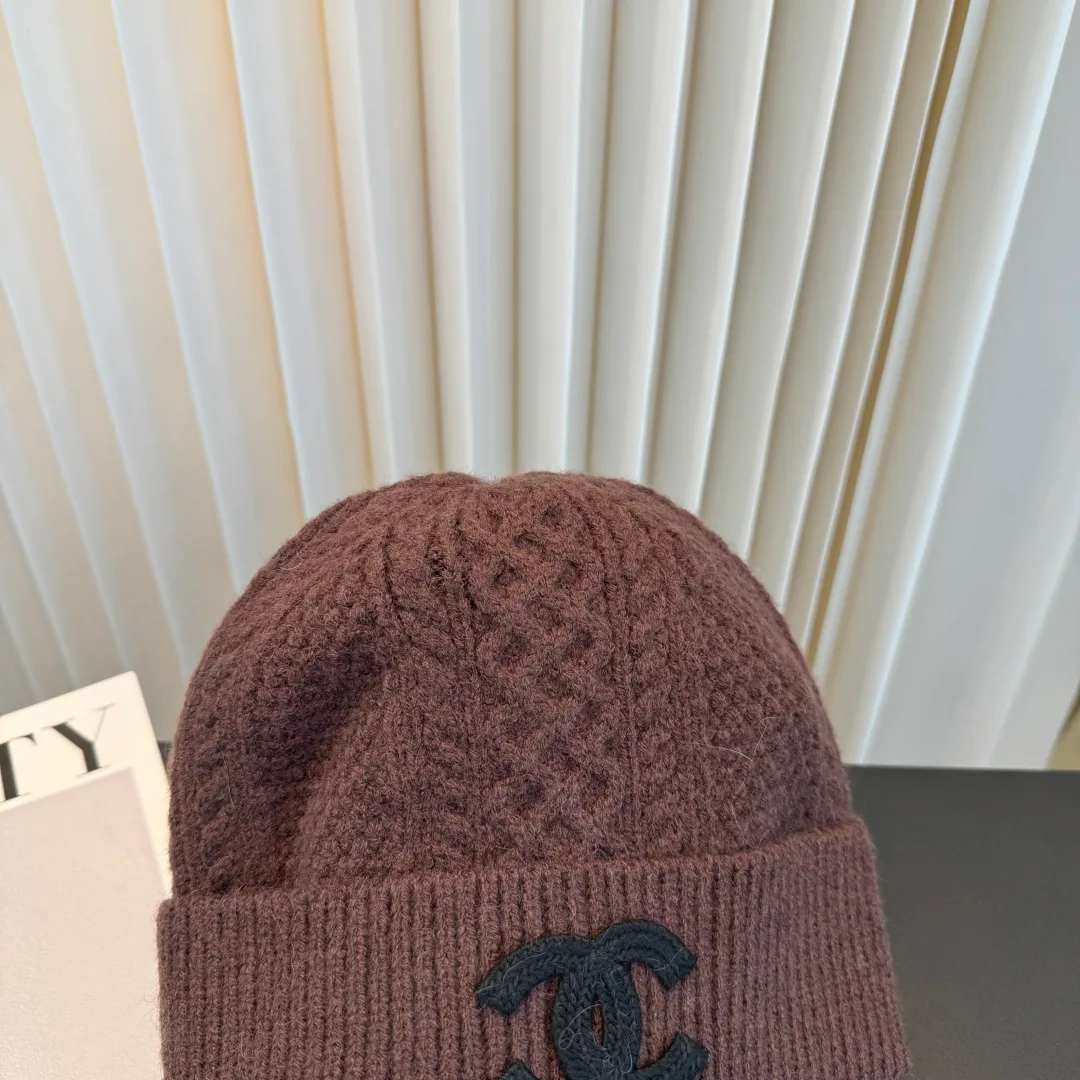 Hats CHANEL 18093252