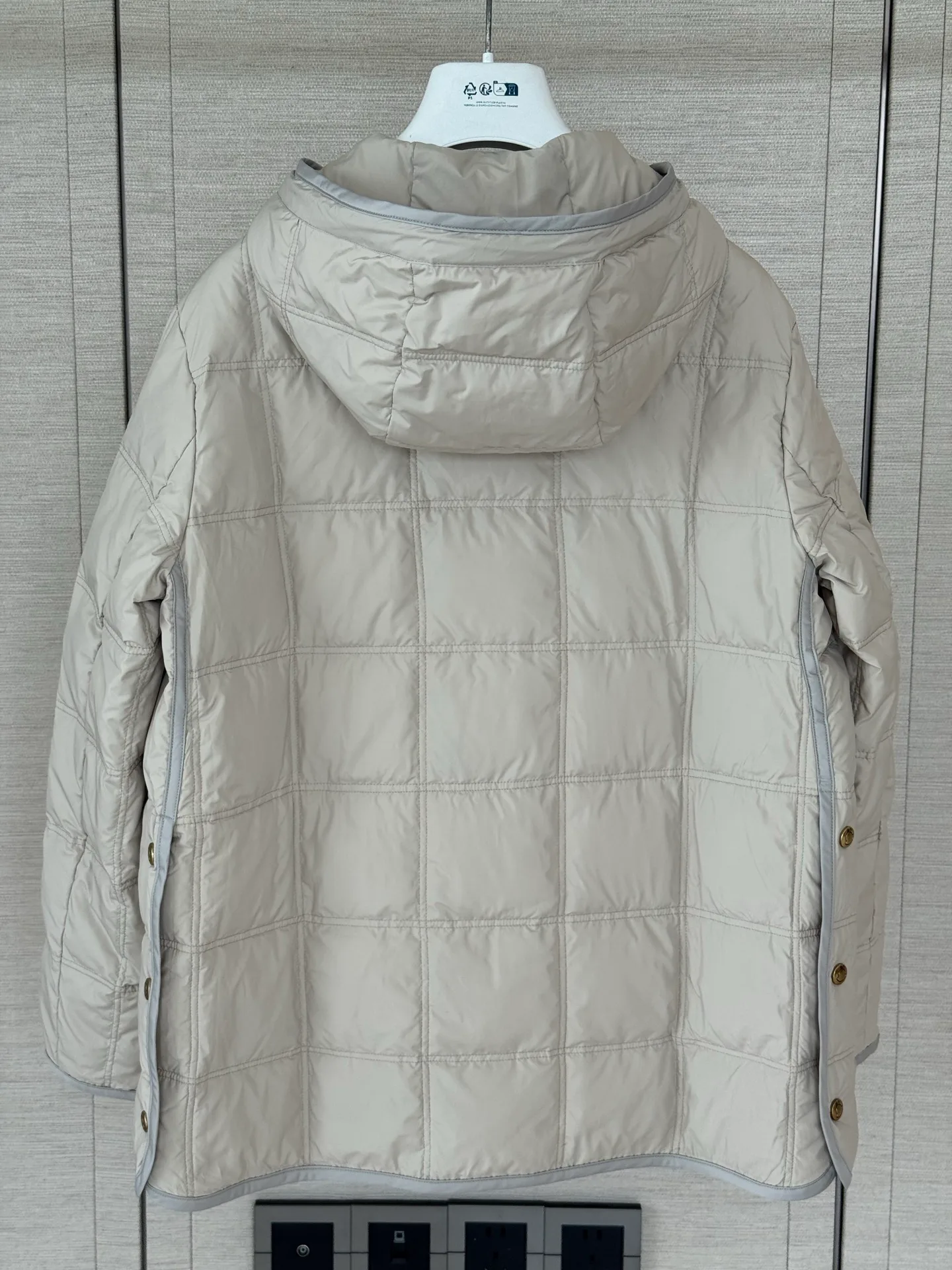 Women's Jackets And Down Jackets MONCLER 18491946