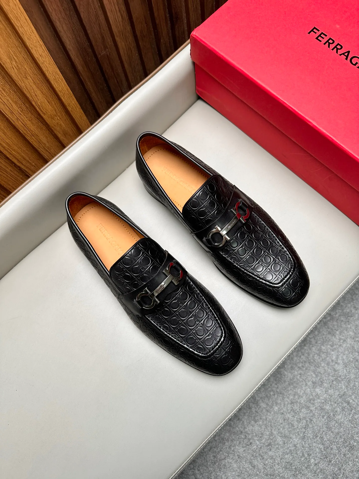 Men's Loafers And Dress Shoes SALVATORE FERRAGAMO 17470842