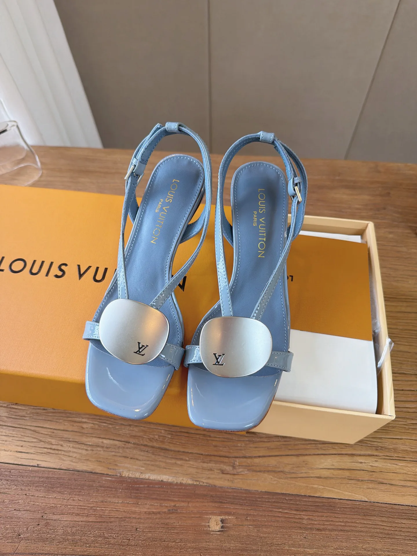 Women's Open-Toe Sandals LOUIS VUITTON 17620617