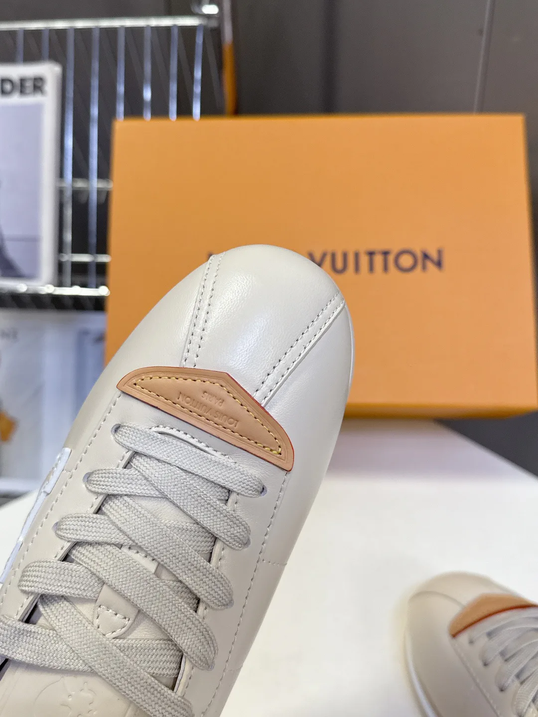 Women's Sneakers LOUIS VUITTON 18005441