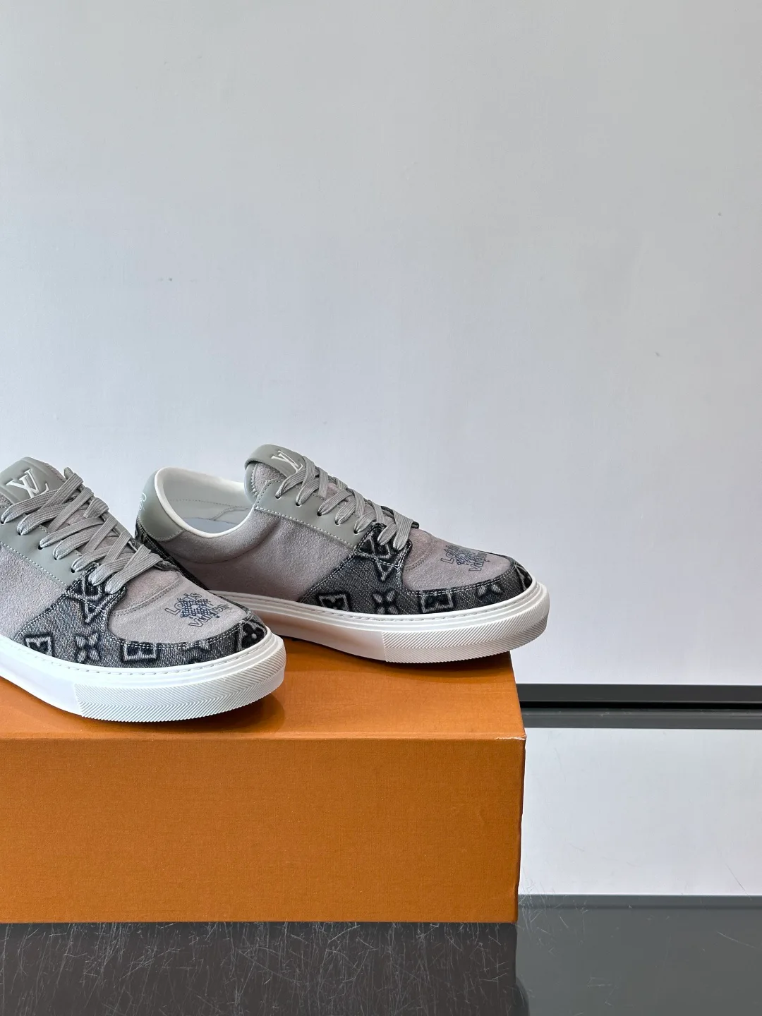 Women's Sneakers LOUIS VUITTON 17037735