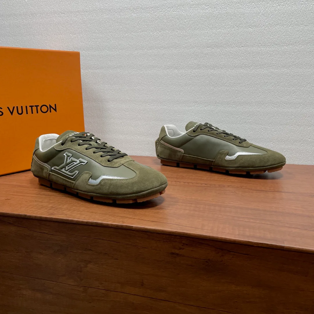Men's Sneakers LOUIS VUITTON 17542526