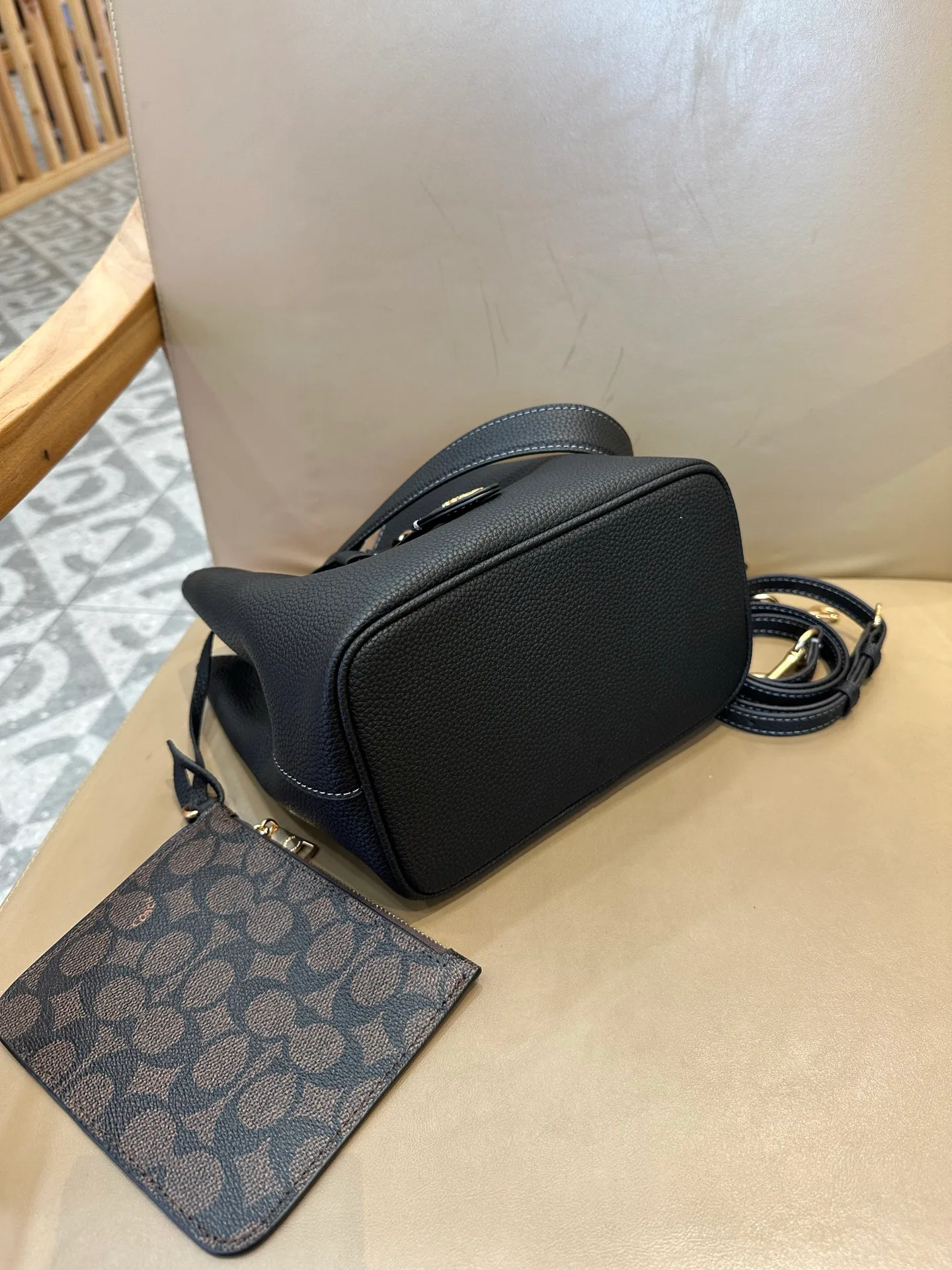 Women's Classic Handbags COACH 17961502