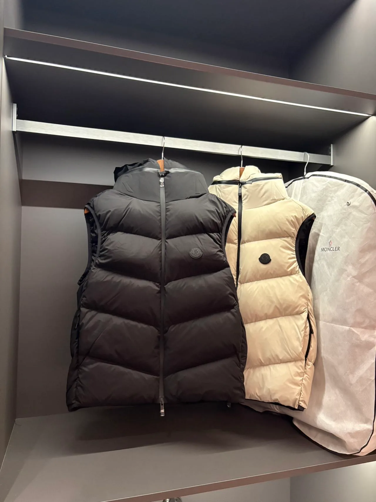 Men's Vests MONCLER 18111046