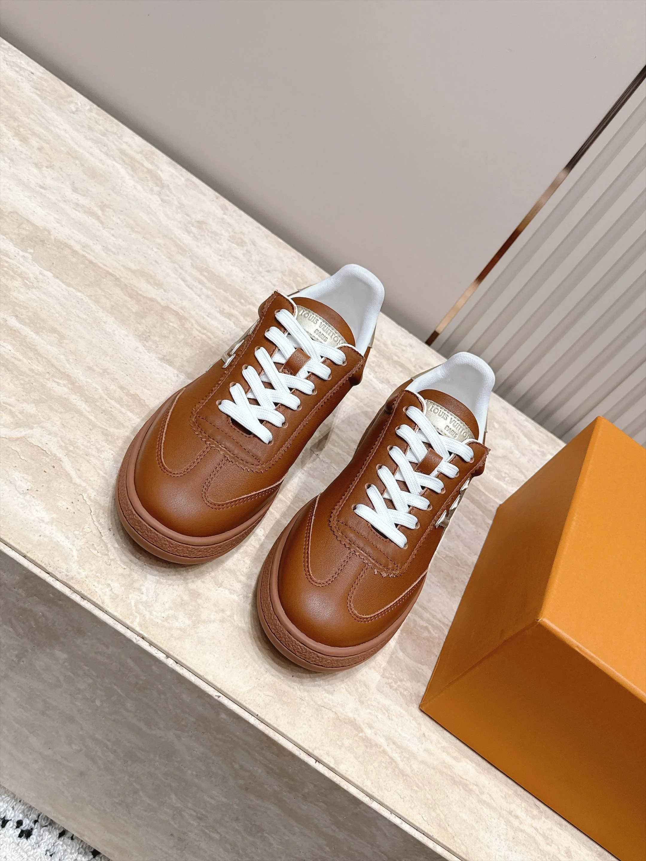 Women's Sneakers LOUIS VUITTON 18492489